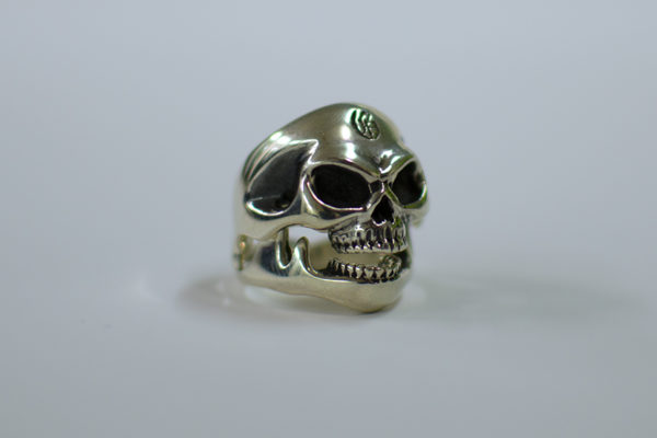 Exklusiver Totenkopf-Silberring mit beweglichem Unterkiefer