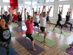 Metal Yoga mit Suzy Krauer in Zürich